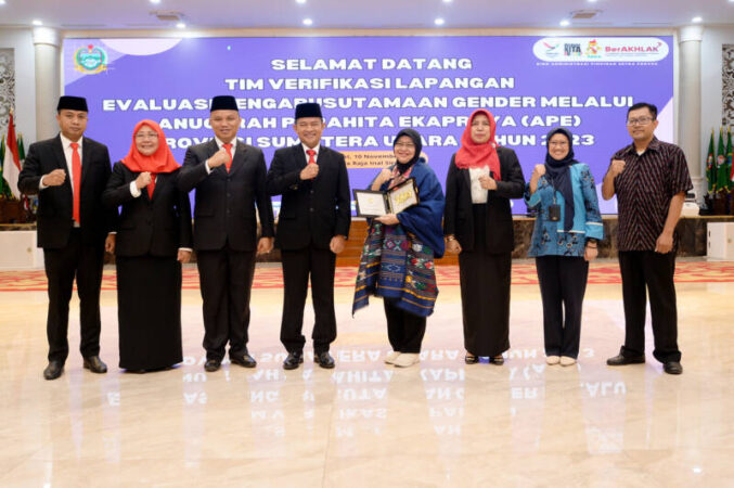 Pj Gubernur Sumatera Utara (Sumut) Hassanudin menerima Tim Verifikasi Lapangan Evaluasi Pengarusutamaan Gender Deputi Bidang Kesetaraan Gender di Aula Raja Inal Siregar Kantor Gubernur Sumut Jalan Diponegoro Nomor 30 Medan, Jumat (10/11).