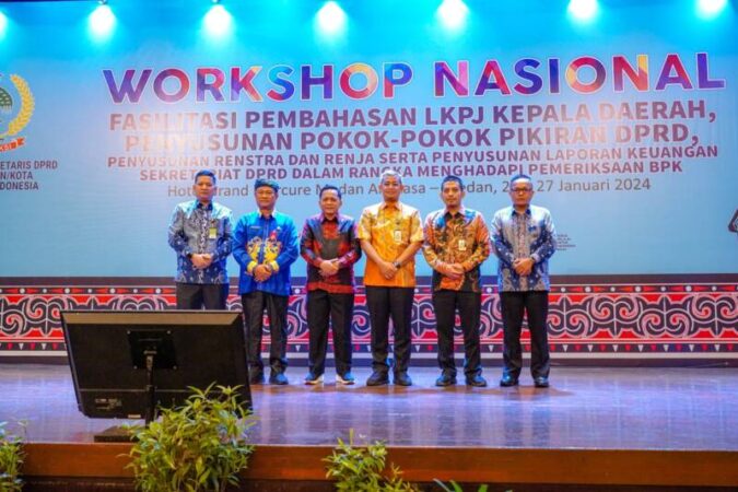 Asosiasi Sekretaris DPRD Kabupaten/Kota Seluruh Indonesia (ASDEKSI) menggelar Workshop Nasional Fasilitasi Pembahasan LKPJ Kepala Daerah, Penyusunan Pokok-Pokok Pikiran DPRD, Penyusunan Renstra dan Renja serta Penyusunan Laporan Keuangan Sekretariat DPRD di Hotel Grand Mercure, Jalan Sutomo Medan, Kamis (25/1).