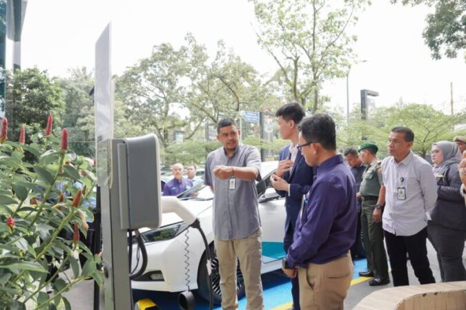 Wali Kota Medan Bobby Nasution meluncurkan Electric Vechile (EV) Charging Station di Hotel Le Polonia, Jalan Jenderal Sudirman, Selasa (30/1/2024).