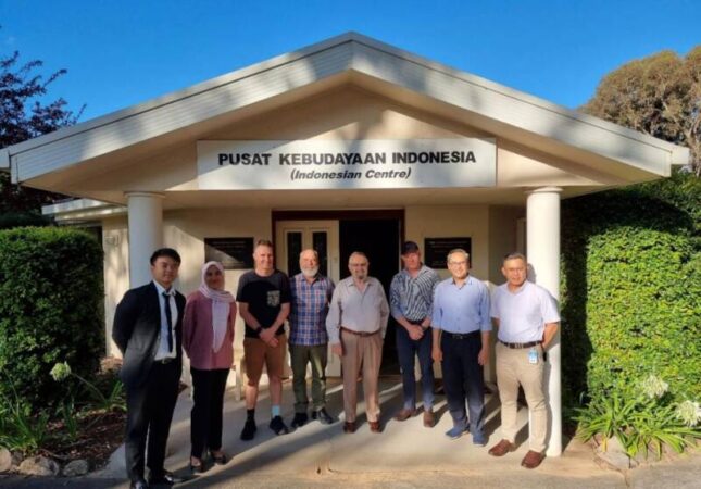 Untuk memfasilitasi pemelajar BIPA melakukan praktik percakapan Bahasa Indonesia, Atase Pendidikan dan Kebudayaan (Atdikbud) KBRI Canberra meluncurkan program ‘Kawan Ngobrol’. Peluncuran dilakukan di Pusat Kebudayaan Indonesia Canberra pada Selasa (23/1).