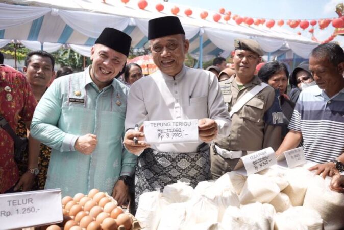 Pemko Medan melalui Dinas Koperasi, Usaha Kecil Menengah, Perindustrian, dan Perdagangan (Diskop UKM Perindang), Jumat (2/2) menyelenggarakan Pasar Murah di Vihara Siau San Keng, Kecamatan Medan Labuhan.