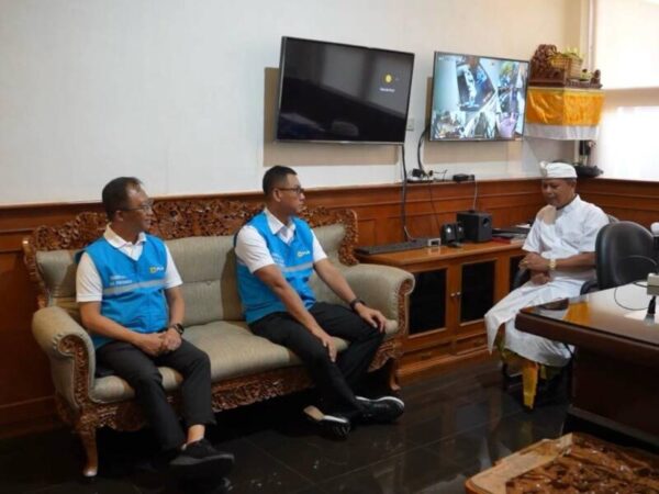 Gerak cepat petugas PT PLN (Persero) dalam mengatasi gangguan sistem kelistrikan yang terjadi di Bali pada Jumat (2/5) lalu mendapat apresiasi dari Gubernur Bali I Wayan Koster.